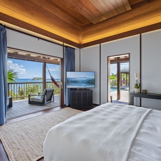 guest-bedroom-1-girasol-track2