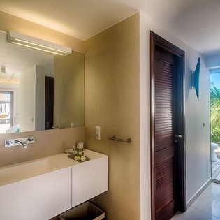 Bathroom at PIE TNS, Beach Side/Baie Longue, St. Martin