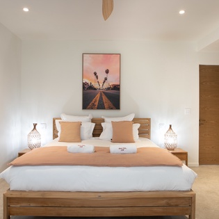 bedroom-5-aqua-vista-track1
