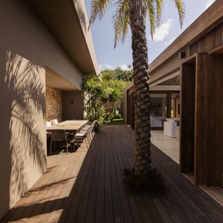 exterior-1-aqualis-track3