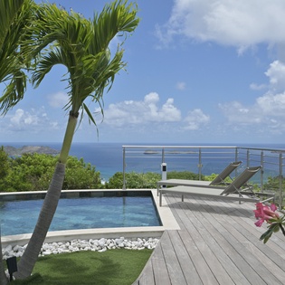 exterior-1-villa-marris-track2