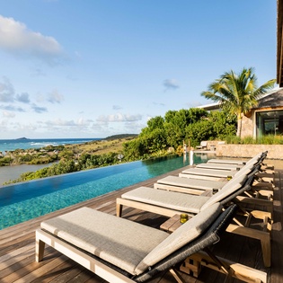 exterior-1-larimar-new-villa-track4