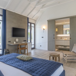 guest-bedroom5-roxane-track3