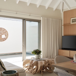 living-room-avee-track6