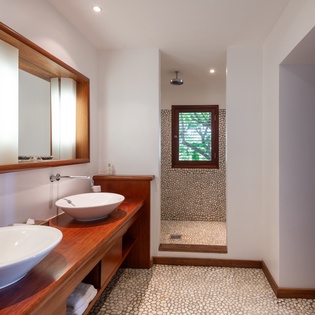 Guest Bathroom 2-Kyr-Track