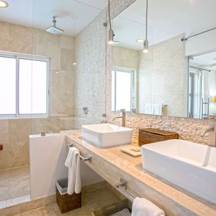 Bathroom at PIE BDV, Beachfront/Cupecoy, St. Martin