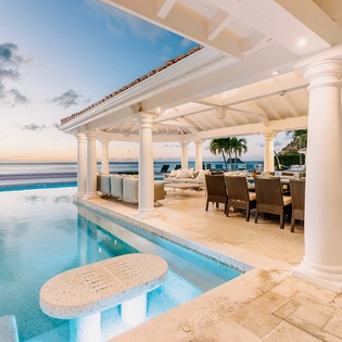 10-PetitePlage4-PoolSeating