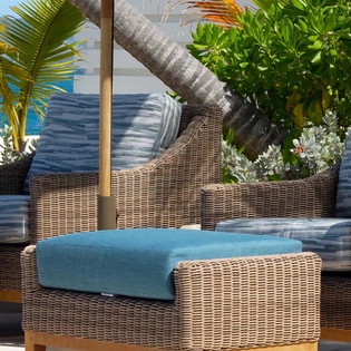 13-LesPalmiers_PoolChairs