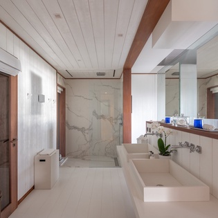 bathroom-4-aura-track1