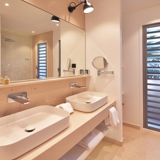 bathroom-5-la-romance-track1