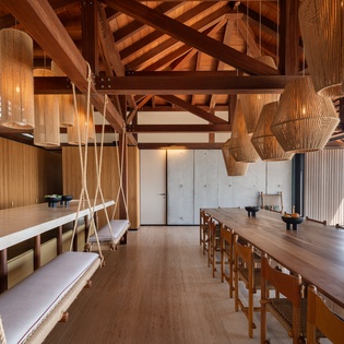 living-room-dining-room-manoir-voltaire-track4