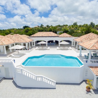 exterior-la-bella-casa-track3