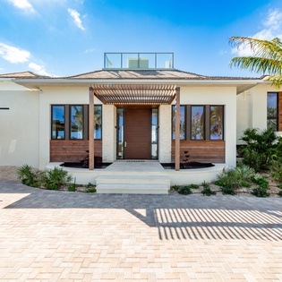 exterior-villa-bristol-breeze-track32