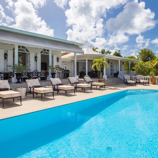 008-Pool Deck