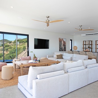 living-room-aqua-vista-track2