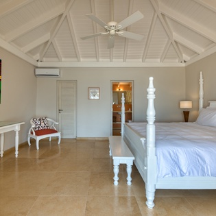 bedroom-3-casa-cervo-track1