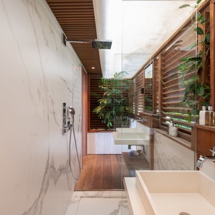 bathroom-1-aura-track1