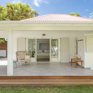 bedroom-1-les-sables-track1