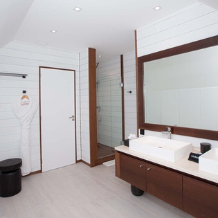 24- MASTER BATH