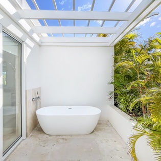 bedroom-1-lidija-house-at-the-pearls-track2