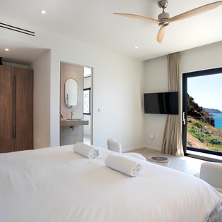 bedroom-2-aqua-vista-track2