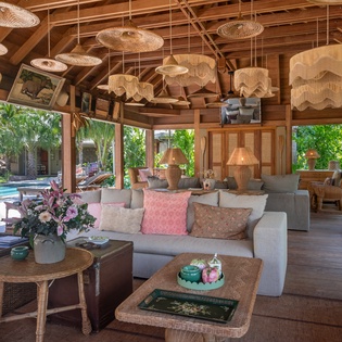 living-room-maison-saline-track1