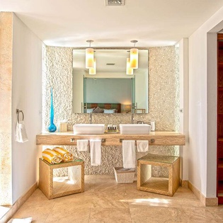 Bathroom at PIE FAR, Beachfront/Cupecoy, St. Martin