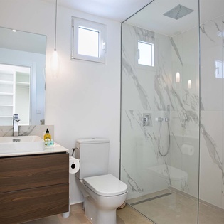 19-Aqua-Bathroom1