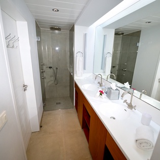 St-Barts-Villa-TIVbth01