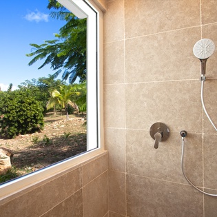 bathroom-4-la-hacienda-track9