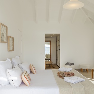 primary-bedroom-only-view-track3
