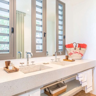 Bathroom at WV GEM, Gouverneur, St. Barthelemy