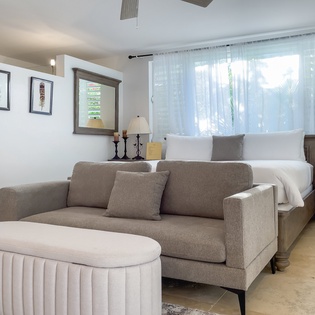 bedroom-3-pearl-east-at-the-pearls-track3