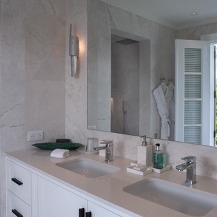 guest-bedroom-5-antares-track4