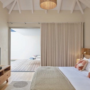 bedroom-1-avee-track2