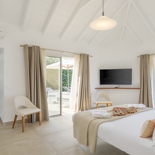 primary-bedroom-only-view-track1