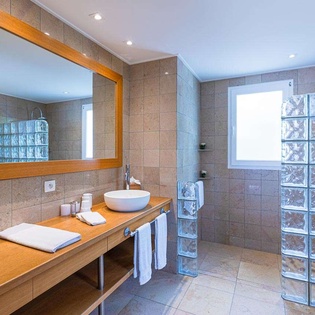 Bathroom at WV EMM, Lorient, St. Barthelemy