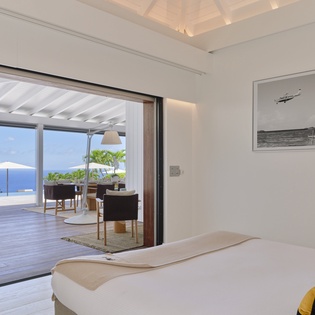 Wake up to breathtaking ocean views from your bed, with seamless access to your private terrace. The bright, airy space flows effortlessly between indoor and outdoor living, offering the perfect tropical escape.