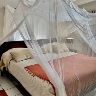 bedroom-2-mon-cheri-track1
