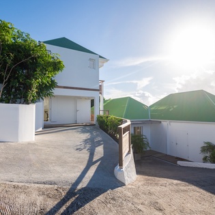 mudroom-entryway-Blue Diamond-track1