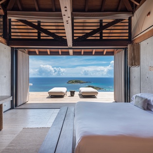 bedroom-1-manoir-voltaire-track2