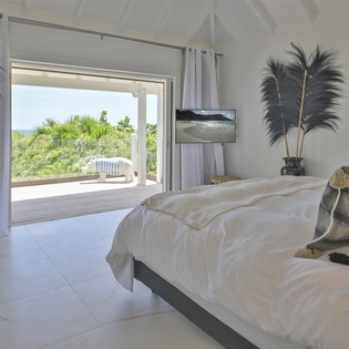 12.2-Coeur-de-Pirate-GuestBedroom3