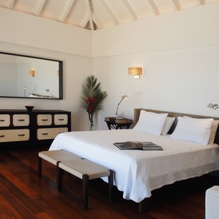 guest-bedroom-1-the-view-track1