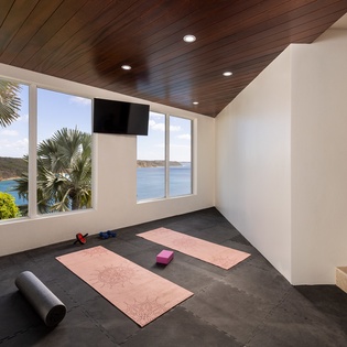 yoga-room-grand-outlook-track1