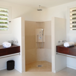 primary-bathroom-the-view-track1