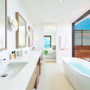 bathroom-5-villa-bristol-breeze-track1