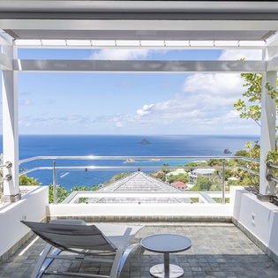 Unwind on your private terrace with breathtaking sea views and coastal breezes. Lounge under the pergola as the ocean stretches endlessly before you.