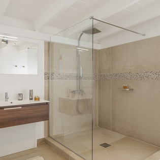 guest-bathroom-2-only-view-track1