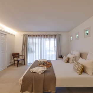 guest-bedroom-3-only-view-track1