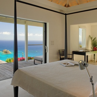 bungalow-bedroom-the-view-track1